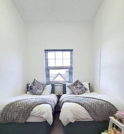 Entire 2 Bed Flat On 3Rd Floor Near City Centre & Stadium Cardiff Buitenkant foto